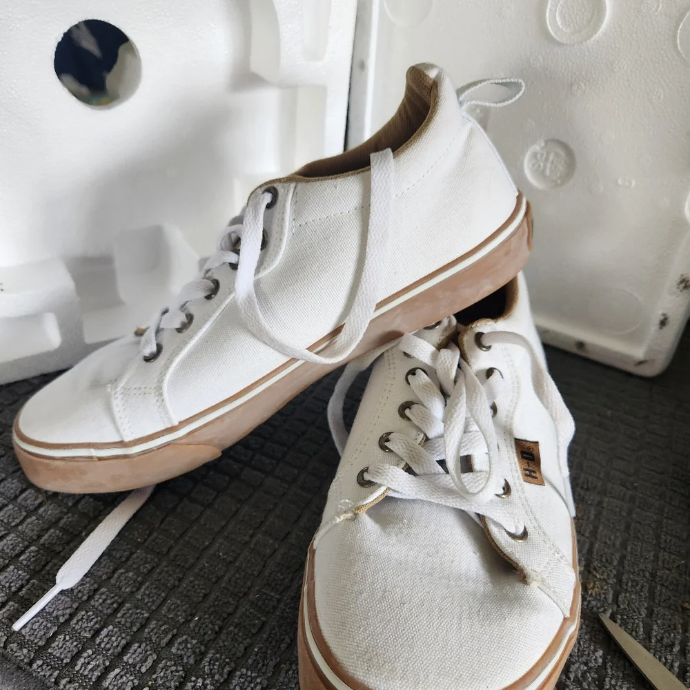 Harley Davidson White Canvas Sneakers with Tan Accents. Canvas Is Clean And Inta - Picture 4 of 12